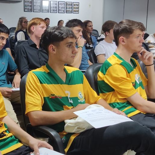 Vice-campeões dos Joguinhos Abertos recebem moção na Câmara de Cedro