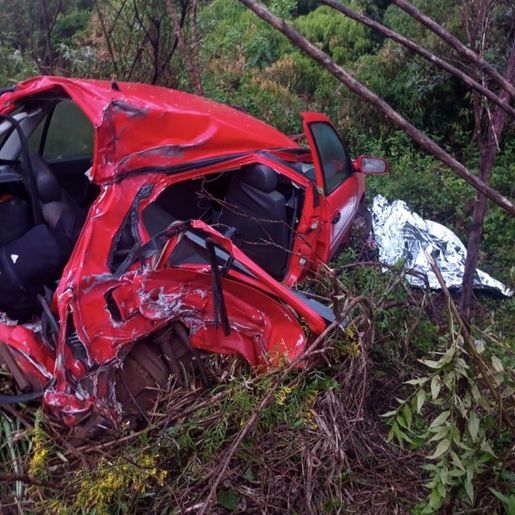 Adolescente morre em acidente entre carro e caminhão na SC-135