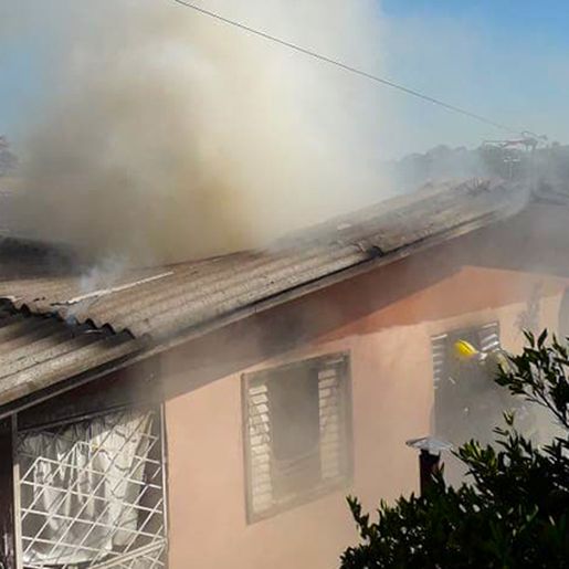 VÍDEO: Incêndio atinge casa em São Miguel do Oeste