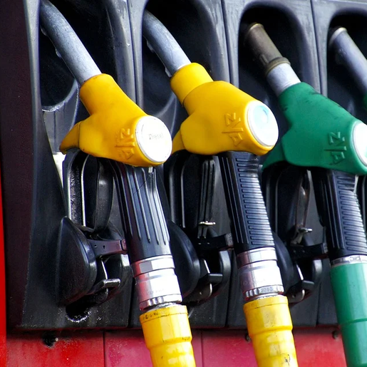 Preço da gasolina para distribuidoras deve baixar R$ 0,18 segundo a Petrobras