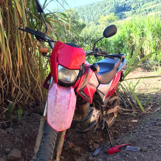 Idoso fica ferido em queda de moto no interior de Iporã do Oeste