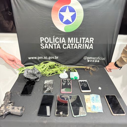 PM flagra trio com drogas, dinheiro e simulacro de arma em São Miguel do Oeste