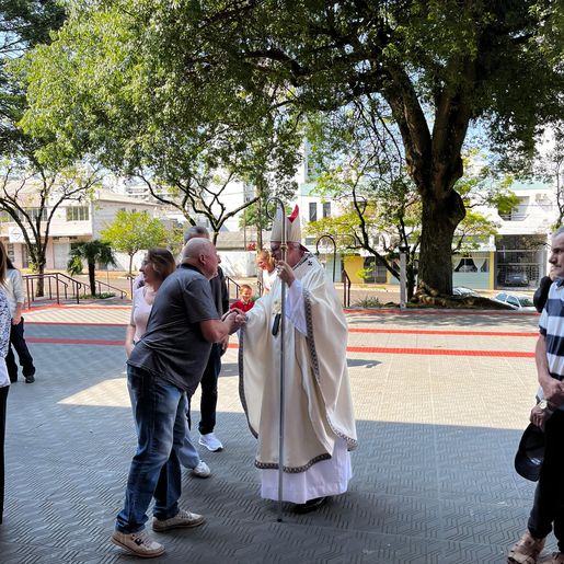 Missa solene em honra a São Miguel Arcanjo reúne fiéis e marca os 75 anos da paróquia