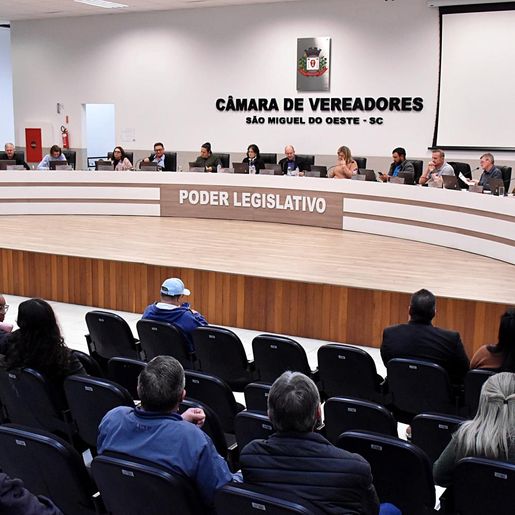 Câmara aprova reajuste das bolsas para estagiários da prefeitura de SMO