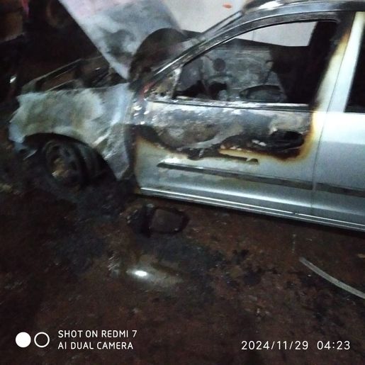 Bombeiros controlam incêndio em veículo no centro de Palma Sola