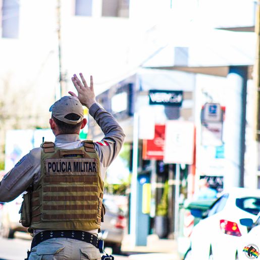 Polícia prende três homens suspeitos de tráfico de drogas em município da região