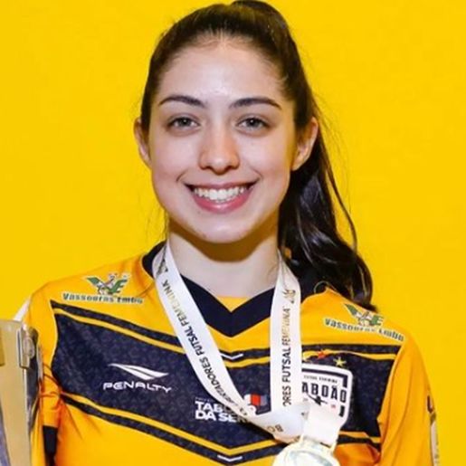 Morre aos 20 anos de idade a jogadora de futsal Pietra Medeiros