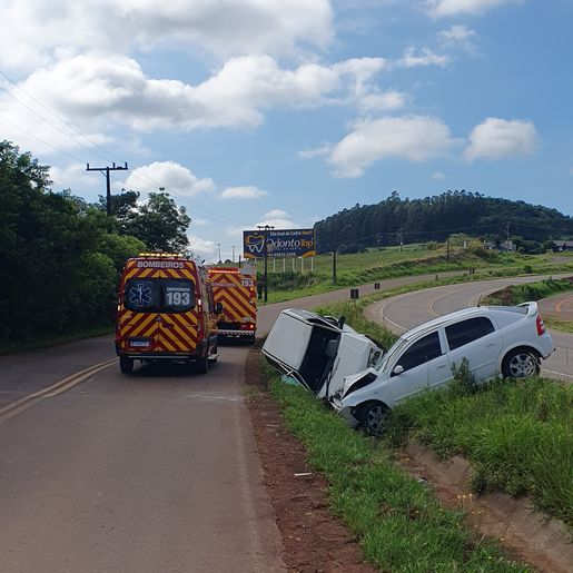 Colisão frontal na BR-163 deixa cinco feridos em Guarujá do Sul