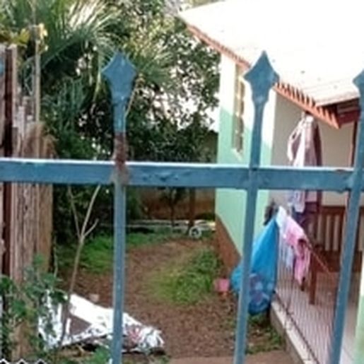 Jovem é assassinada e familiares são feridos com golpes de faca no Oeste