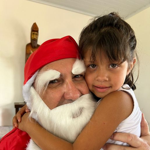 Natal Solidário: Cooperoeste distribui cestas básicas a famílias carentes