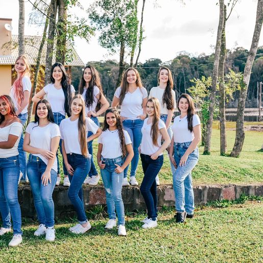 Saltinho promove baile com escolha da rainha e princesas