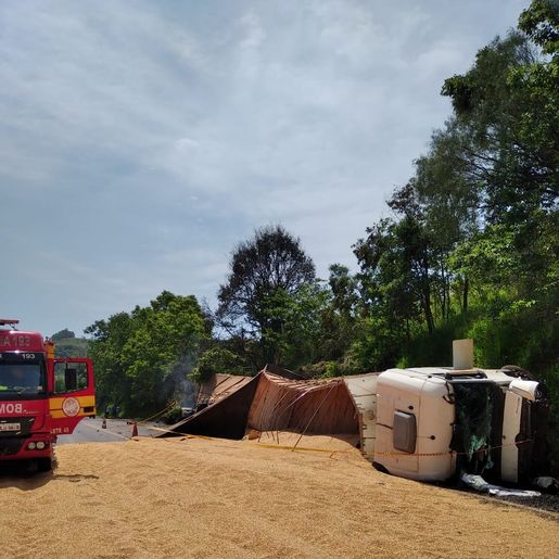 Colisão entre carro e caminhão mata homem na BR-158; saiba mais