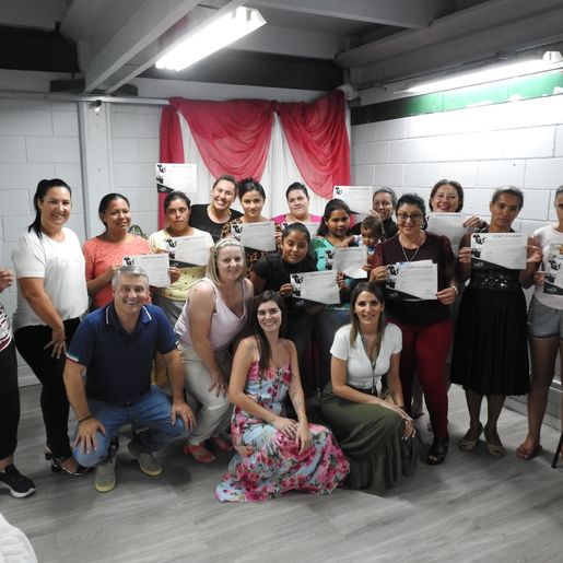 Assistência forma mais uma turma de Corte e Costura