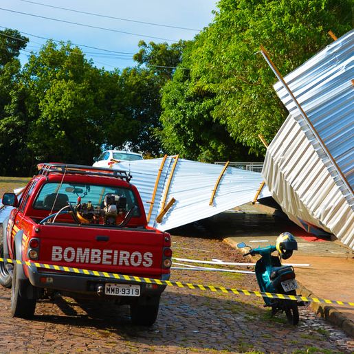 Temporal causa estragos em São Miguel do Oeste; fotos