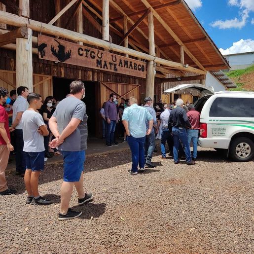 VÍDEO: família e amigos prestam últimas homenagens a Plínio de Castro
