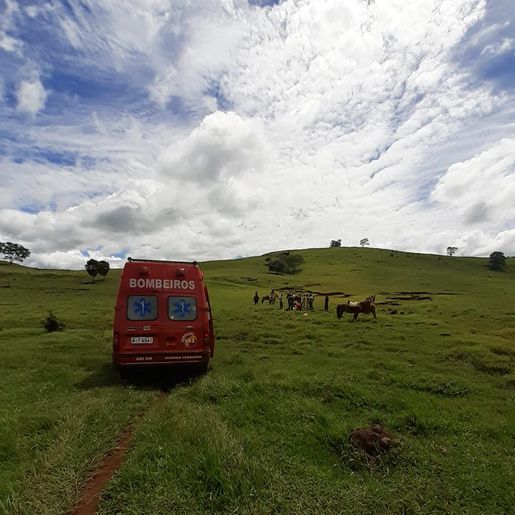 Adolescente sofre ferimentos após cair de cavalo