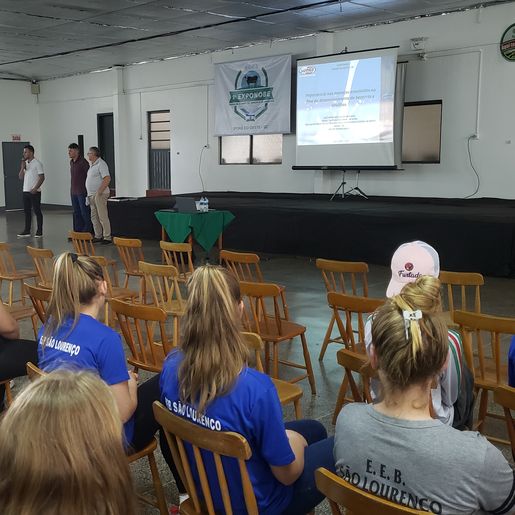 Palestra sobre criação e manejo de bezerras e novilhas é realizada em Iporã do Oeste
