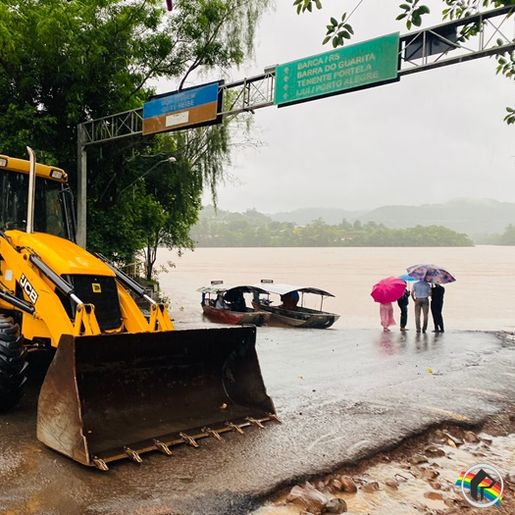 Barca interrompe travessia no Rio Uruguai em Itapiranga