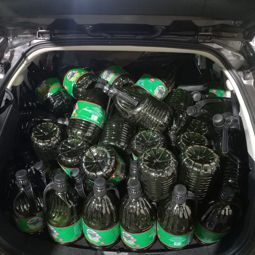 Carga de azeite argentino ilegal é apreendida na BR-163 em Dionísio Cerqueira