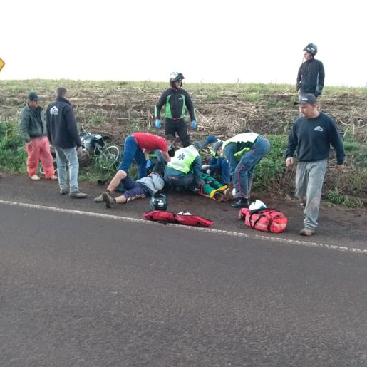 Poste rompe e causa acidente na SC 163