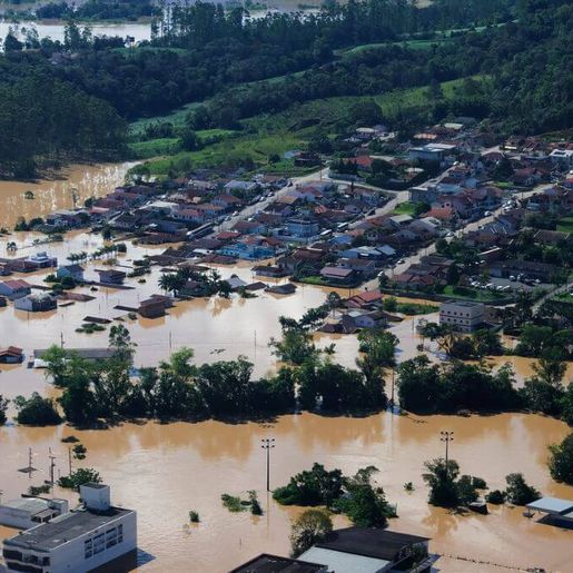SC tem mais de 12 mil desabrigados após chuva histórica em outubro