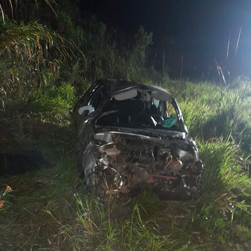 Jovem fica ferido em capotamento na PR-180