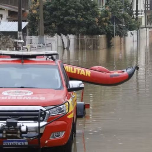 Mais de 800 moradores precisaram sair de casa por conta das chuvas em SC