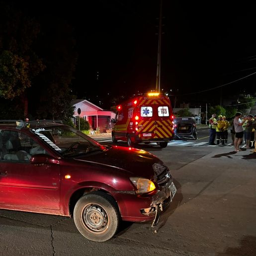 Veículo capota e três pessoas se evadem do acidente em SMO