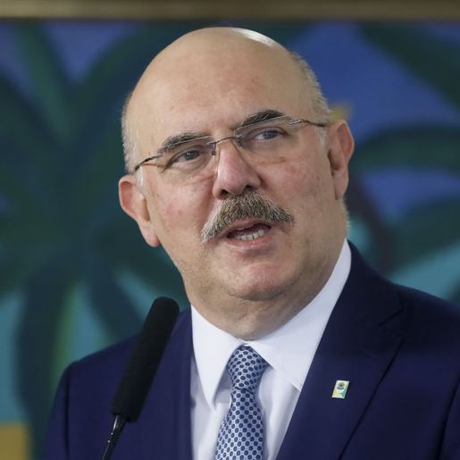 Ex-ministro da Educação é preso em operação que investiga tráfico de influência