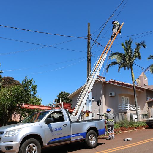 Empresa realiza reparos no sistema de iluminação pública em Iporã do Oeste