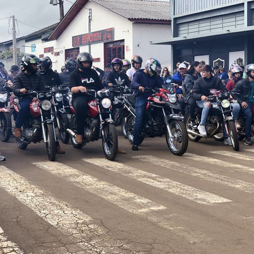 Desfile de sete de setembro reúne escolas e entidades em Campo Erê