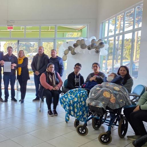 Deputado oficializa repasse de R$ 120 mil para veículo para a APAE de Campo Erê