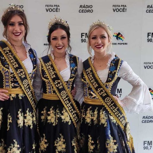 Soberanas da 43ª Oktoberfest visitam a Rádio Cedro