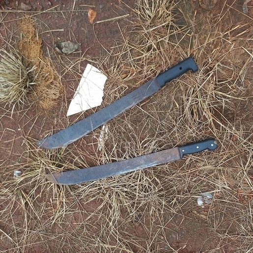 Homem ameaça esposa e filha com facões em São Lourenço do Oeste