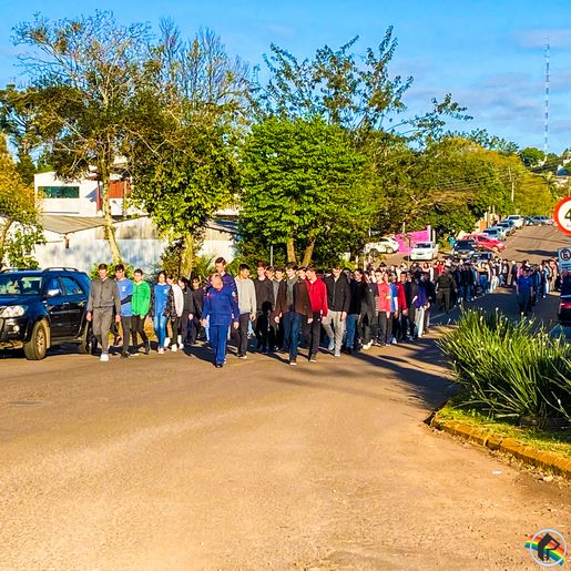 Quase 500 alunos da escola cívico-militar vão participar do desfile de Sete de Setembro