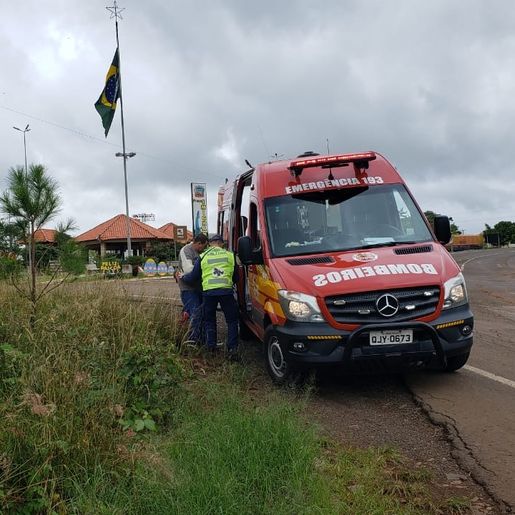 Homem fica ferido em queda de motocicleta após sofrer mal súbito
