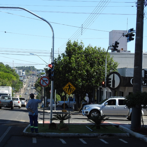 Semáforo é reinstalado na Waldemar Rangrab em SMO
