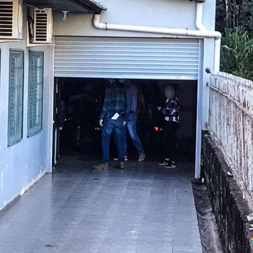 Suspeito de tráfico de drogas agride policiais durante operação em SMOeste