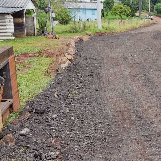 Secretaria de Obras efetua melhorias em trecho de desvio em São José do Cedro