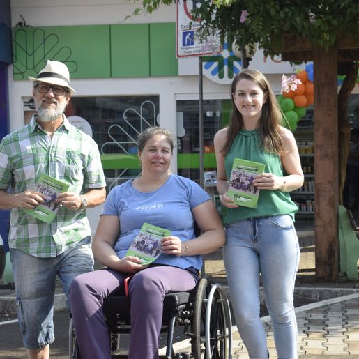 Cadeirantes promovem evento de conscientização no calçadão de SMO