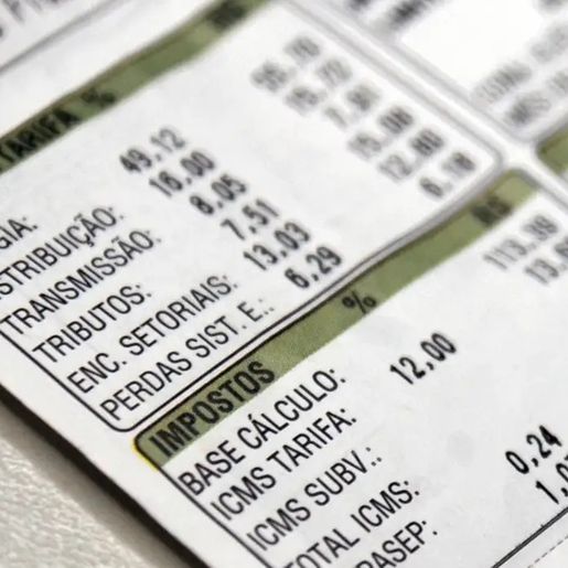 Aneel reduz bandeira para vermelha 1 na conta de luz em outubro