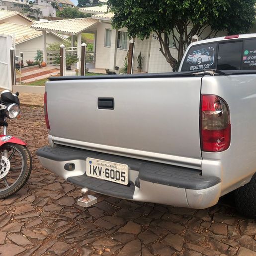 Camionete é furtada em Guarujá do Sul