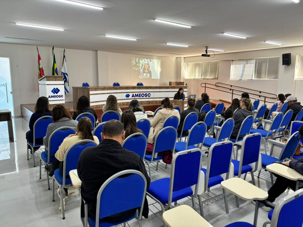 Ameosc promove capacitação sobre serviços municipais de atenção aos animais