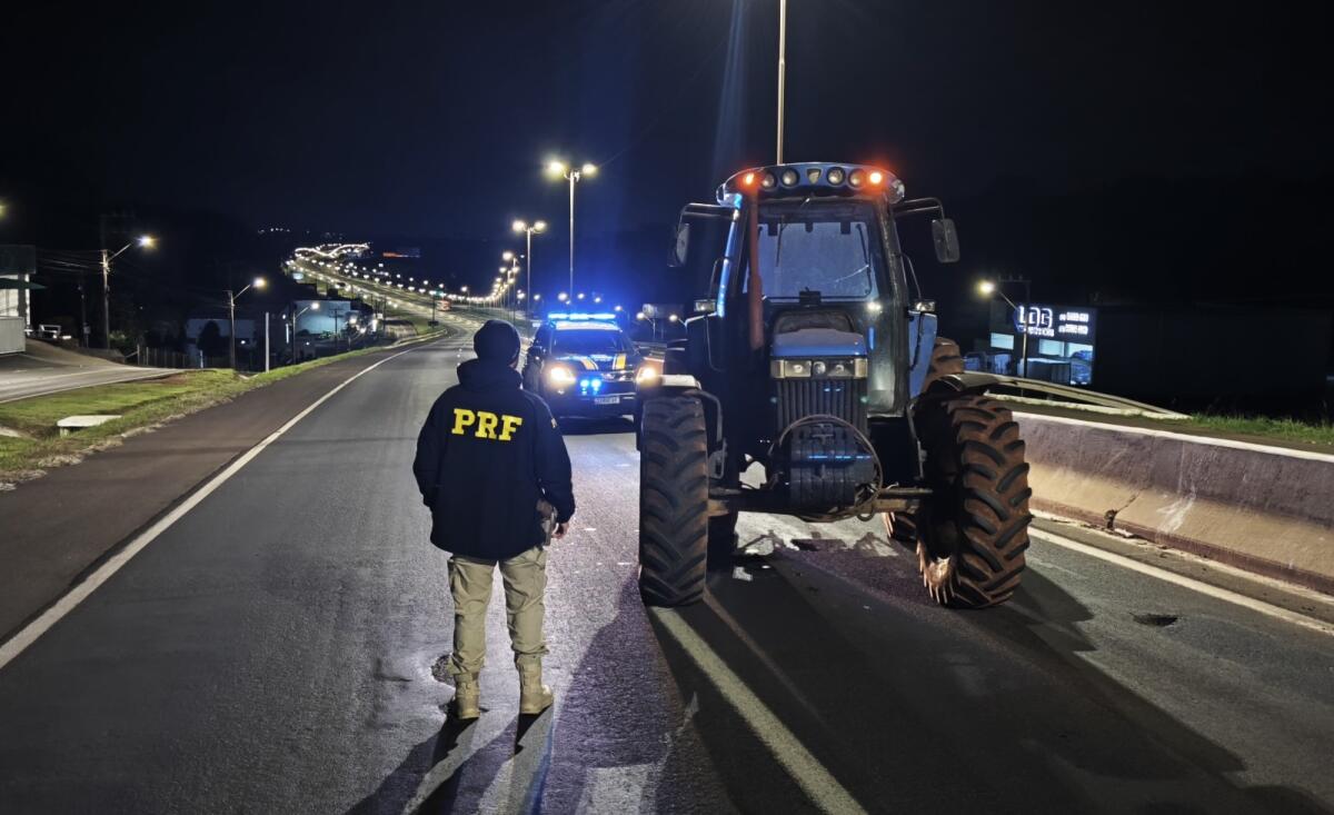 Trator possivelmente furtado no RS é interceptado pela Polícia Rodoviária Federal na BR-480 rumo ao Paraguai