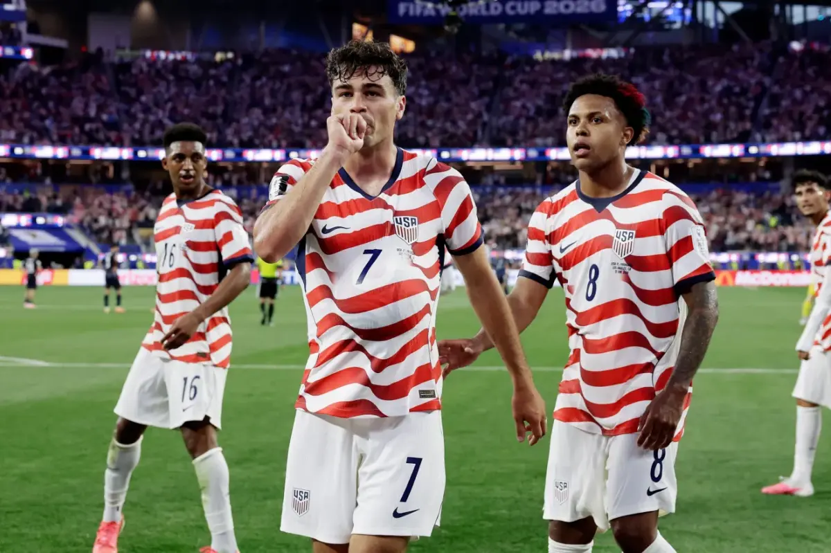 EUA domina e goleia Paraguai em estreia pela Copa do Mundo