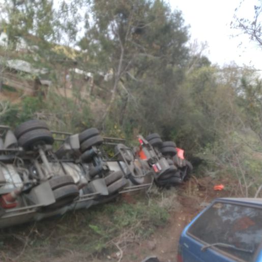 Colisão entre carro e carreta deixa uma pessoa morta na BR-282