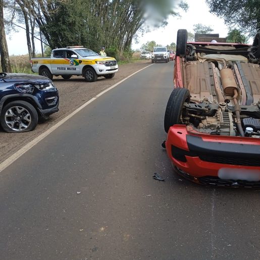 Mulheres ficam feridas em capotamento na SC–163 no interior de São João do Oeste