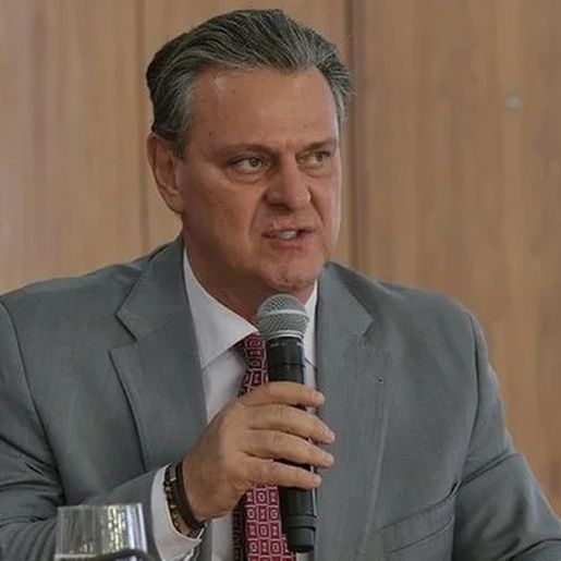 Prazo para ficar livre de gripe aviária é de 28 dias, diz Fávaro