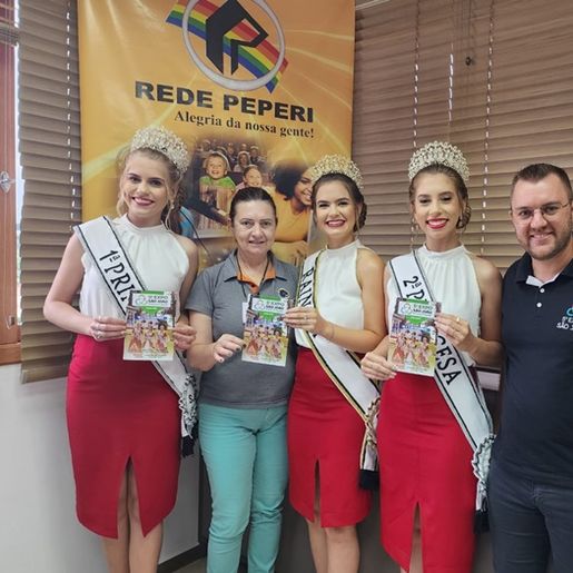 Soberanas da Expo São João visitam as rádios Itapiranga e Oeste FM