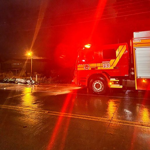 Colisão entre carro e moto deixa casal ferido na BR-163, em Dionísio Cerqueira